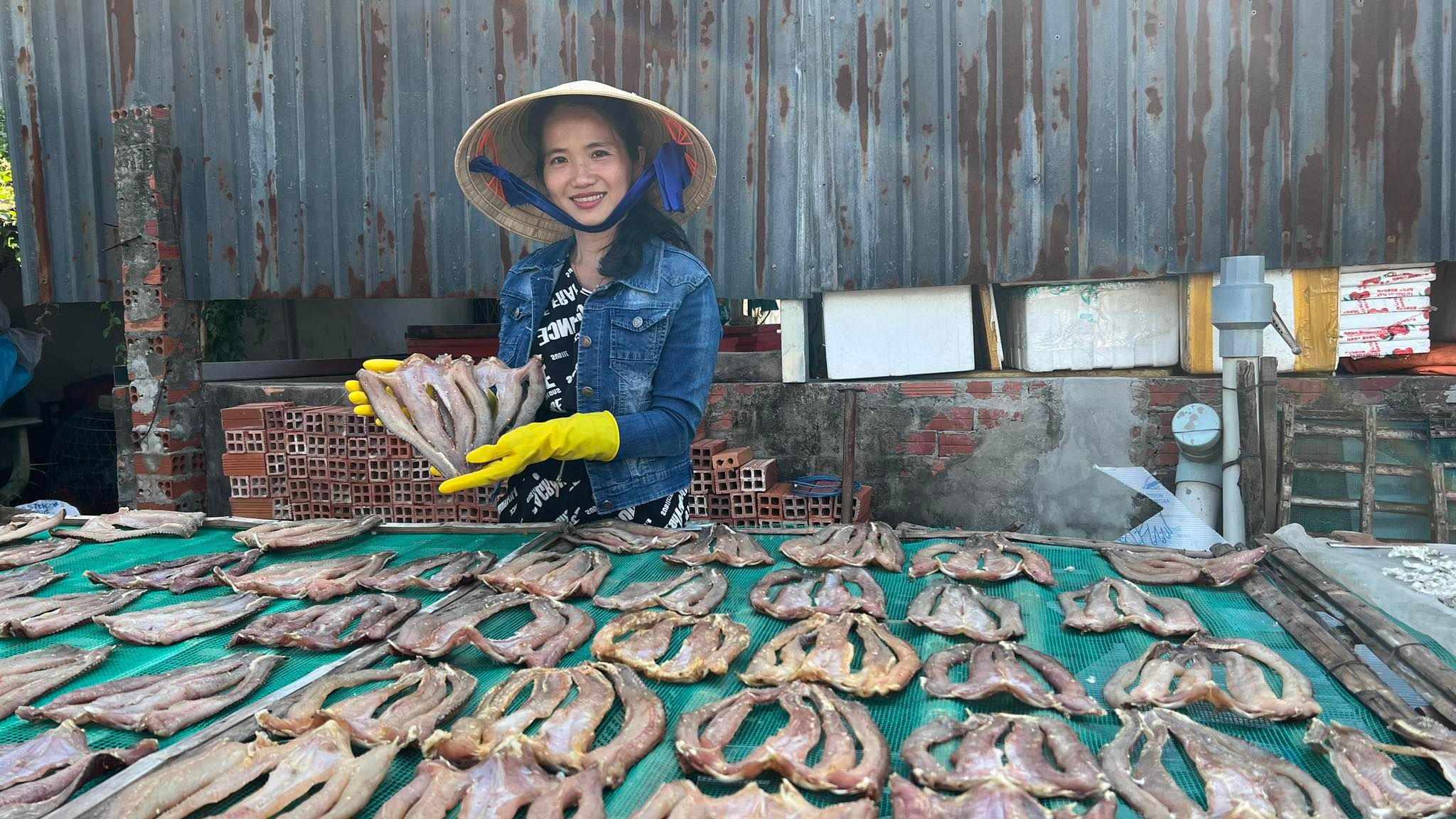Chuyển phát nhanh khô cá lóc